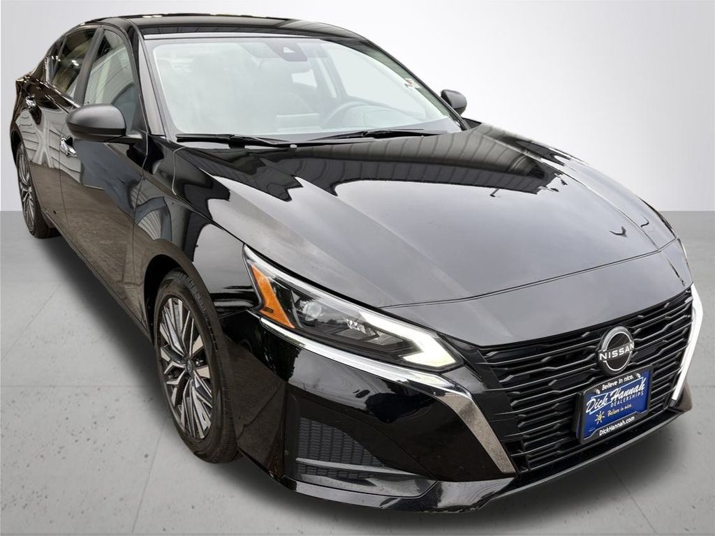 2024 Nissan Altima 2.5 SV photo 5