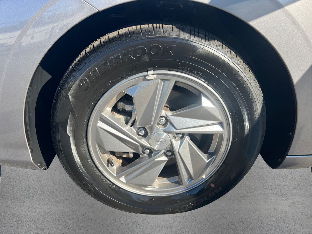 2025 Hyundai Elantra SE photo 11