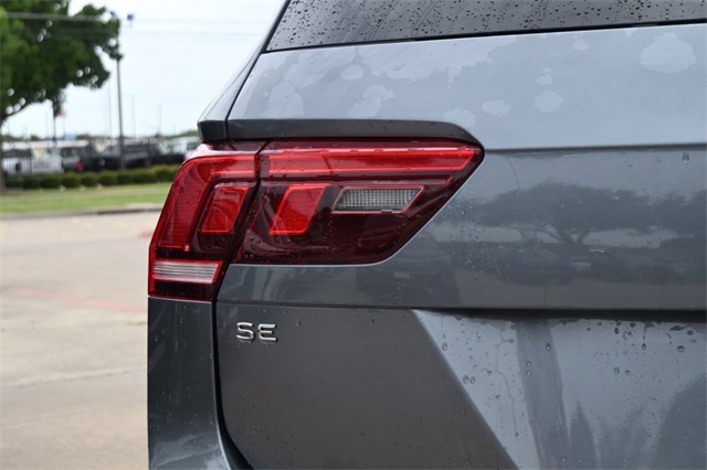 2024 Volkswagen Tiguan SE R-Line Black photo 2