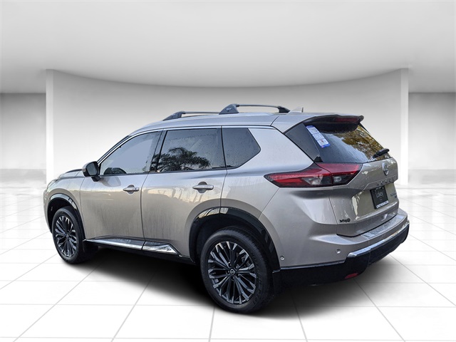 2026 Nissan Rogue Platinum photo 2