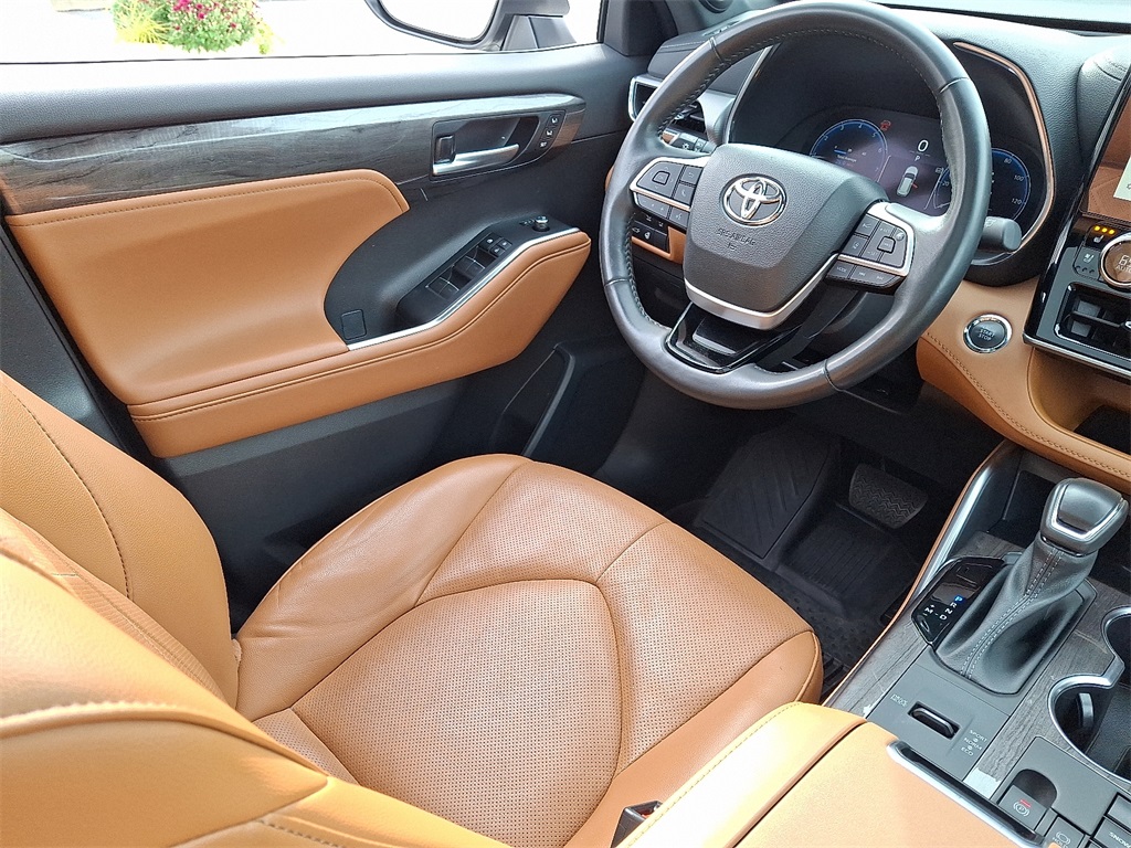 2023 Toyota Highlander Platinum photo 13
