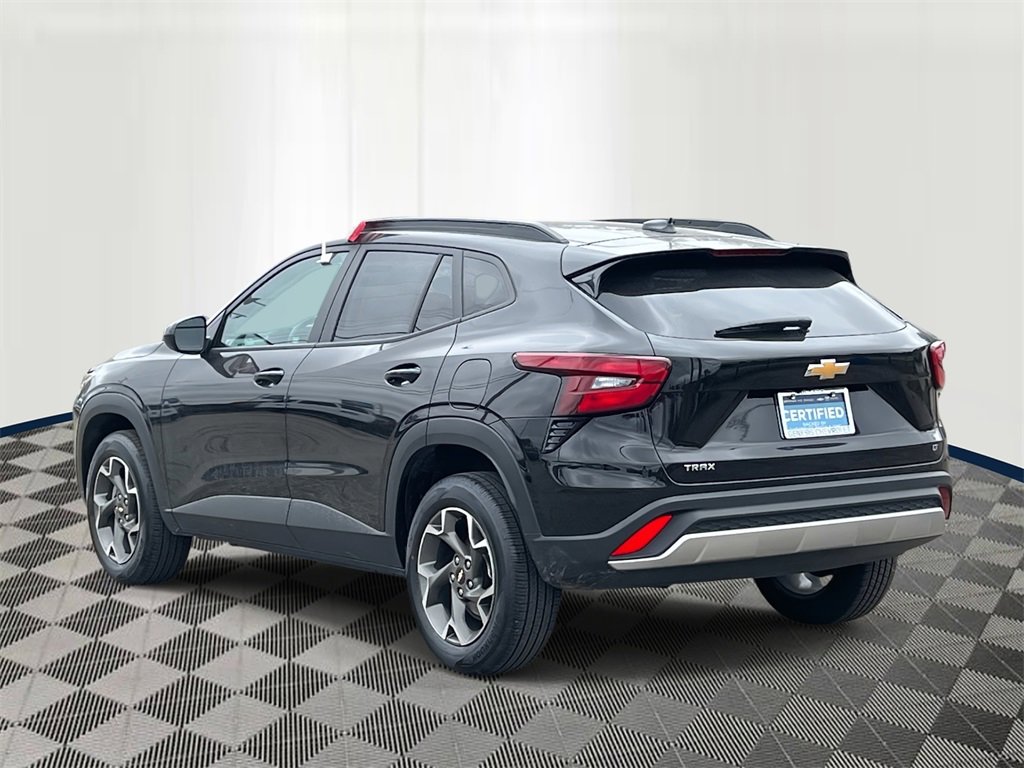 2024 Chevrolet Trax LT photo 3