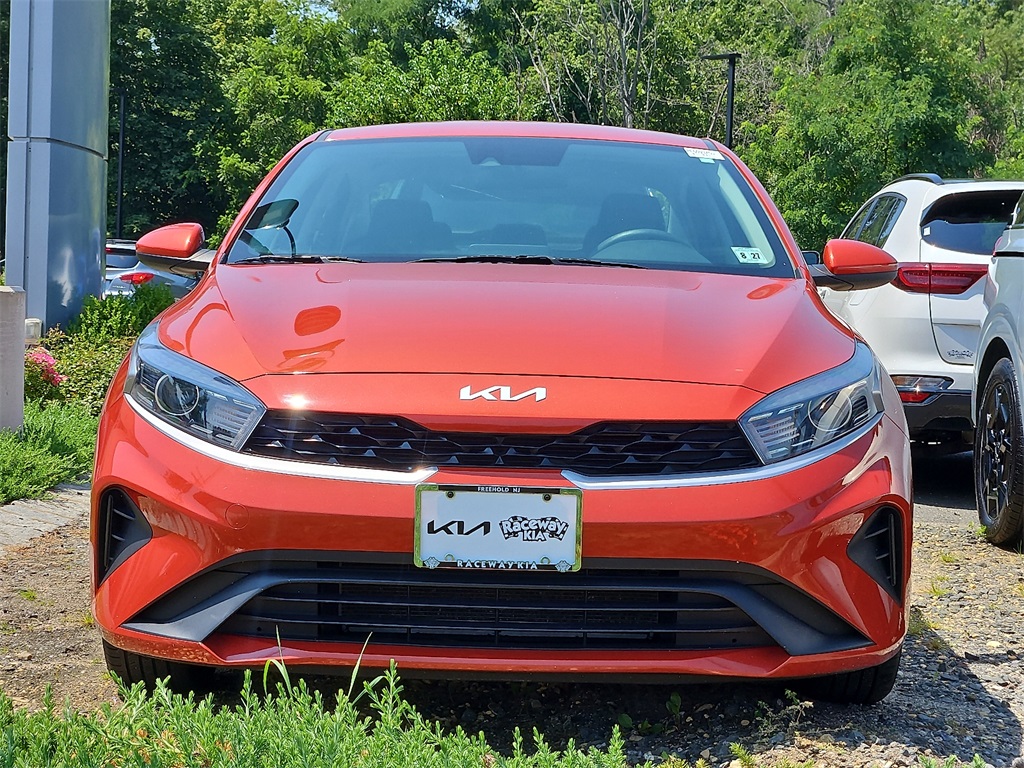 2023 Kia Forte LXS photo 2