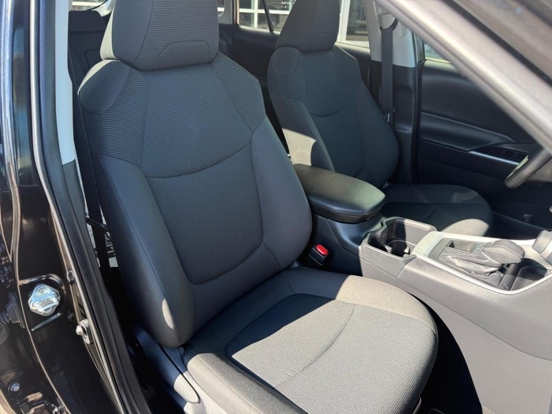 2025 Toyota RAV4 LE photo 11
