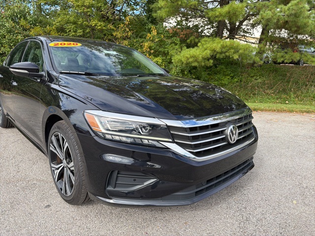 2020 Volkswagen Passat 2.0T SEL photo 2