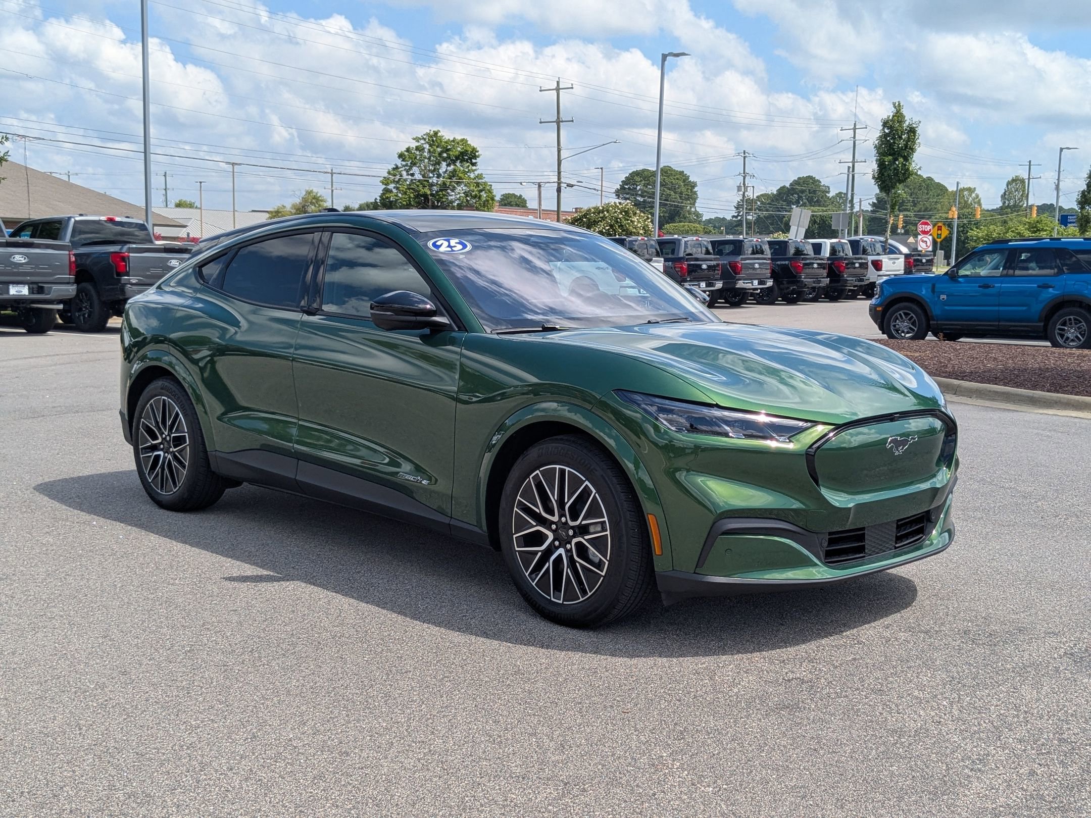 2025 Ford Mustang Mach-E Premium photo 5