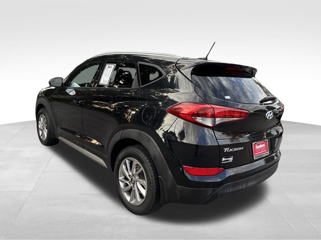 2017 Hyundai Tucson SE photo 2