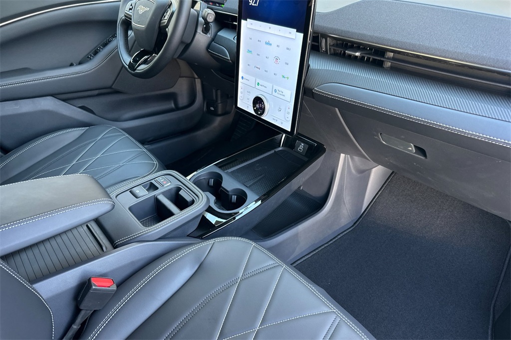 2025 Ford Mustang Mach-E Select photo 15