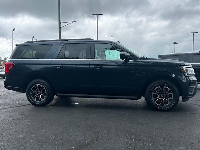 2022 Ford Expedition MAX XLT photo 4