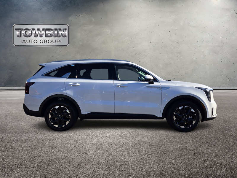 2024 Kia Sorento S photo 3