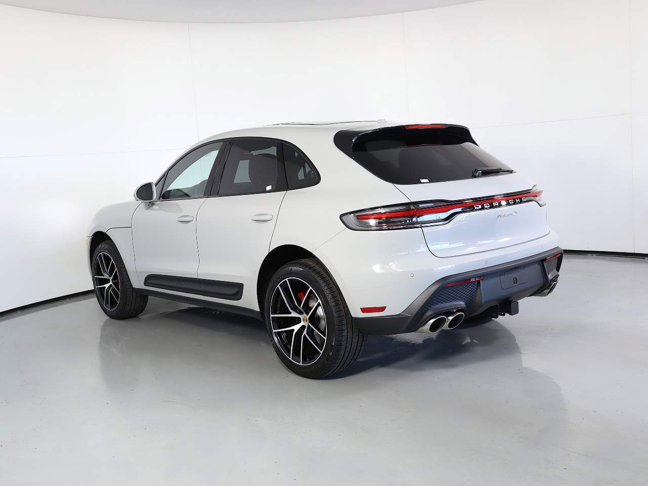 2025 Porsche Macan S photo 3