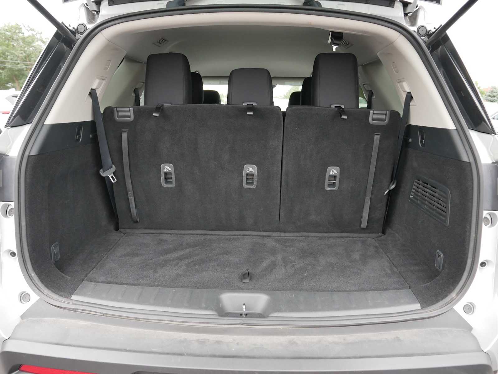 2023 Nissan Pathfinder SV photo 21