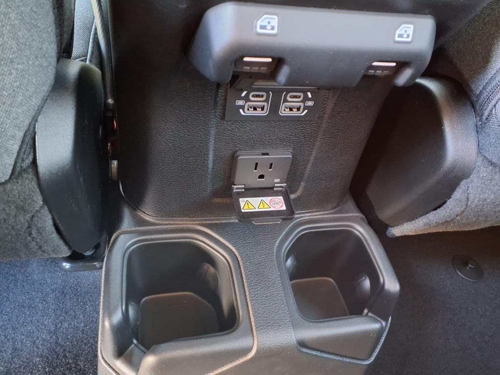 2025 Jeep Wrangler Sahara photo 4