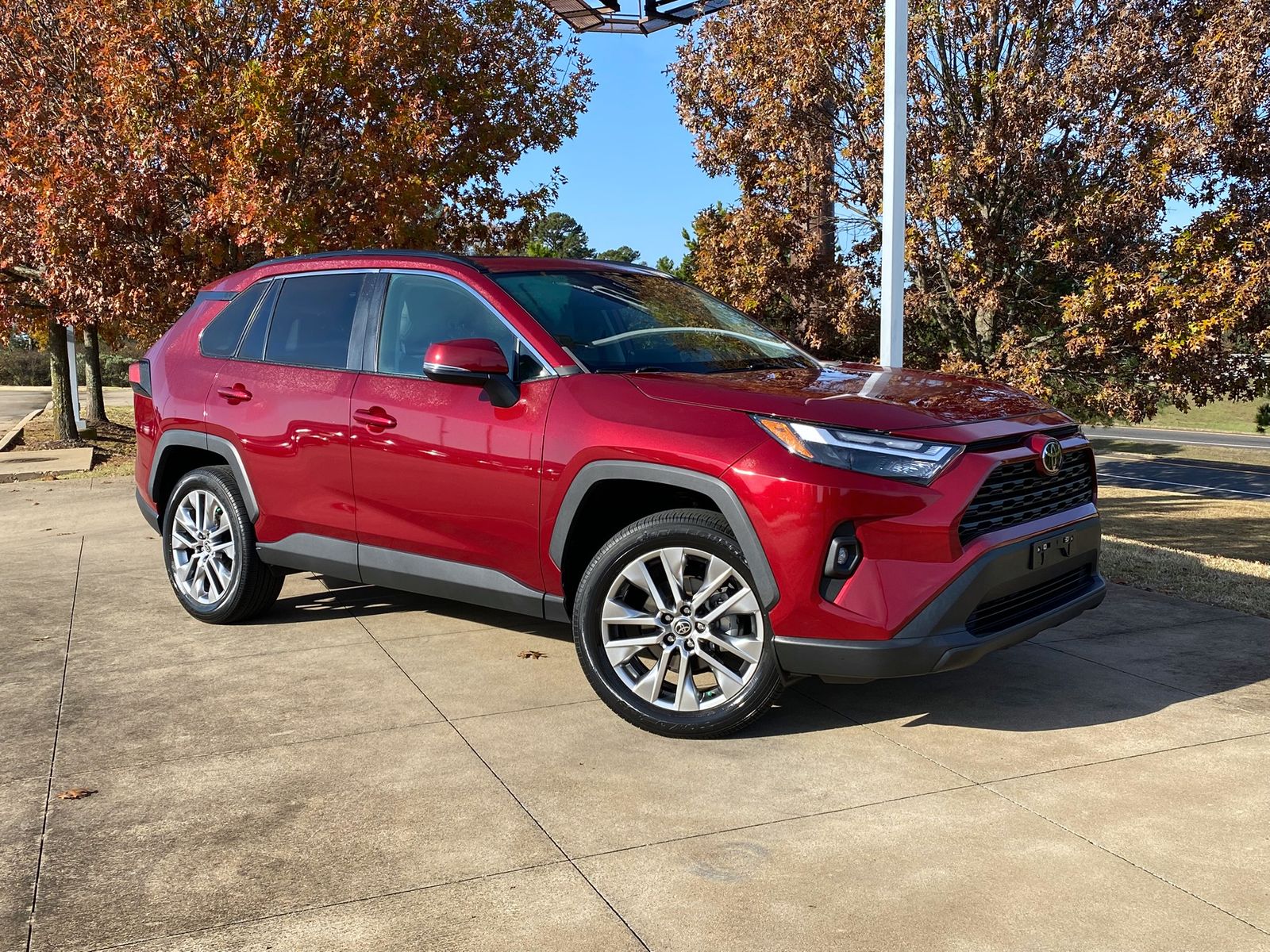 2022 Toyota RAV4 XLE Premium's photo
