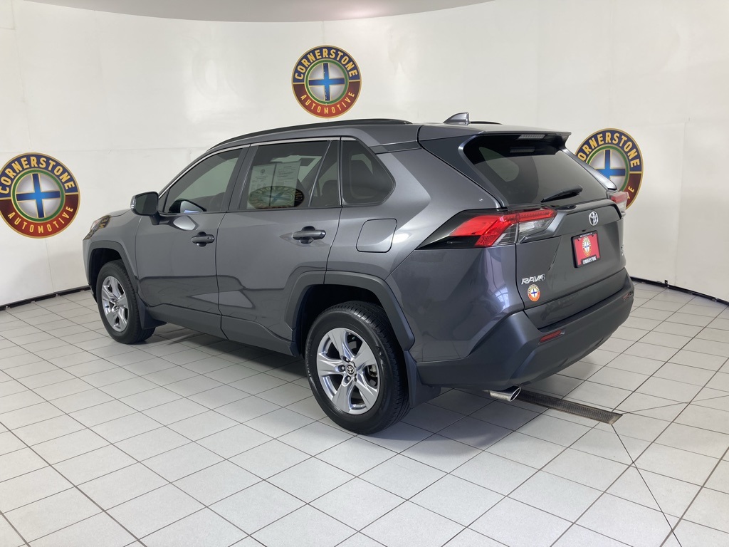 2022 Toyota RAV4 XLE photo 12