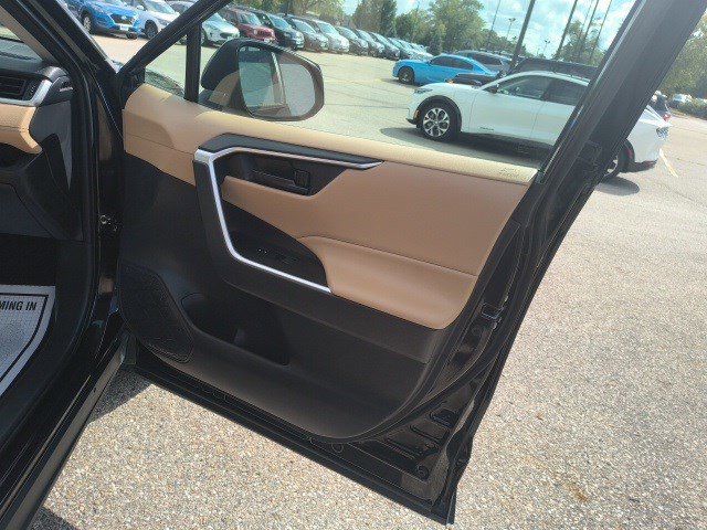2022 Toyota RAV4 LE photo 17