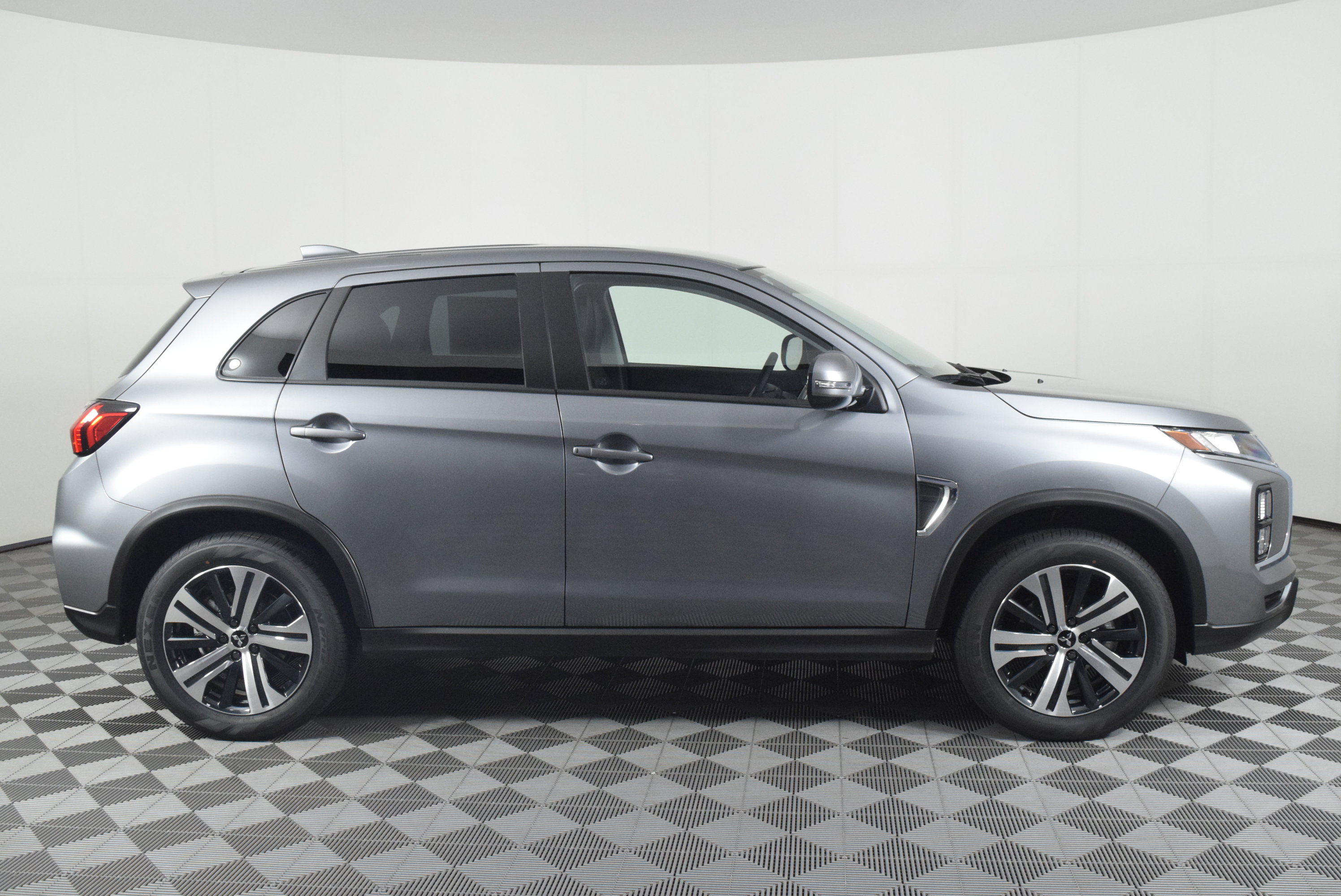 2025 Mitsubishi Outlander Sport SE photo 5