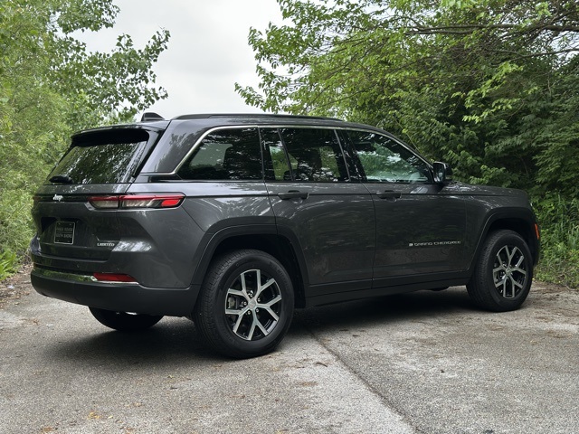 2024 Jeep Grand Cherokee Limited photo 6
