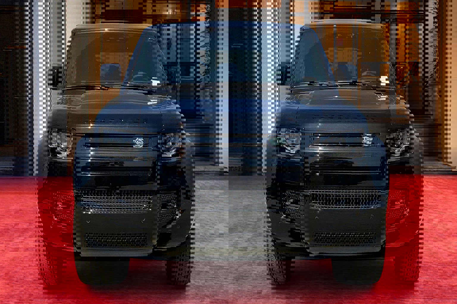 2025 Land Rover Defender 110 V8 photo 2