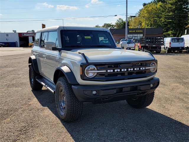 2025 Ford Bronco Outer Banks photo 2