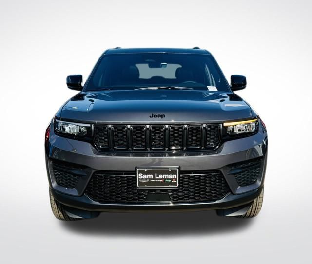 2025 Jeep Grand Cherokee Altitude photo 2