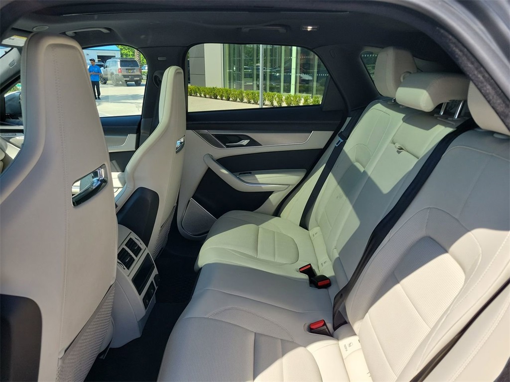 2025 Jaguar F-PACE P250 R-Dynamic S photo 13