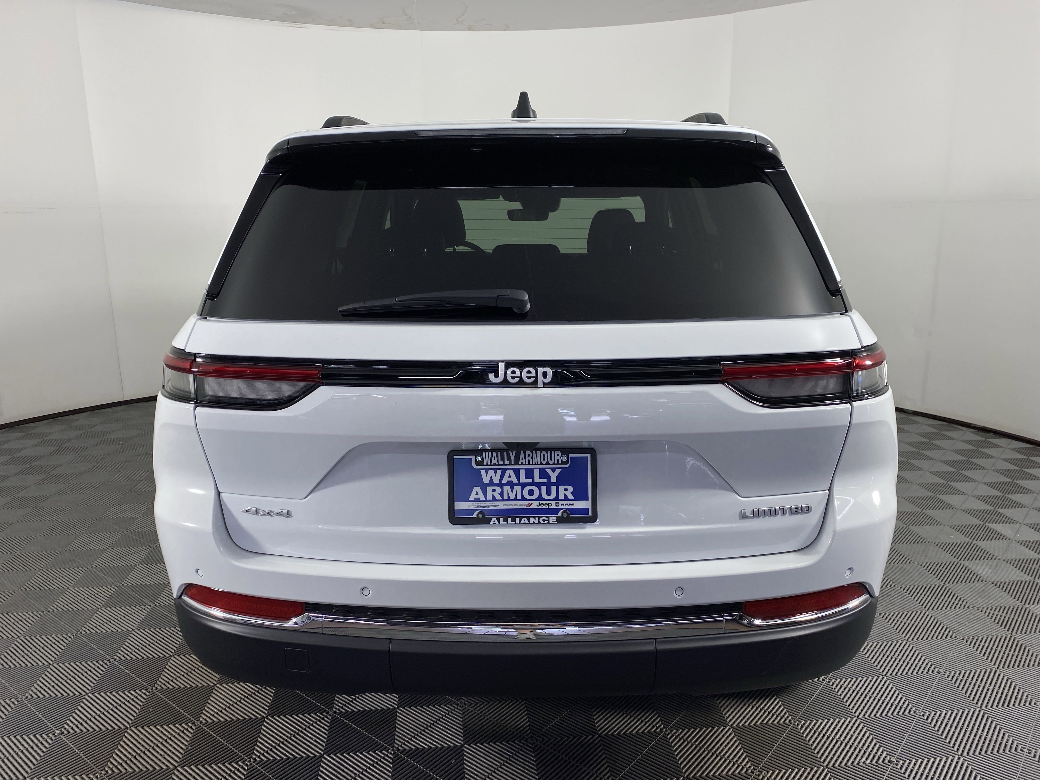 2025 Jeep Grand Cherokee Limited photo 4