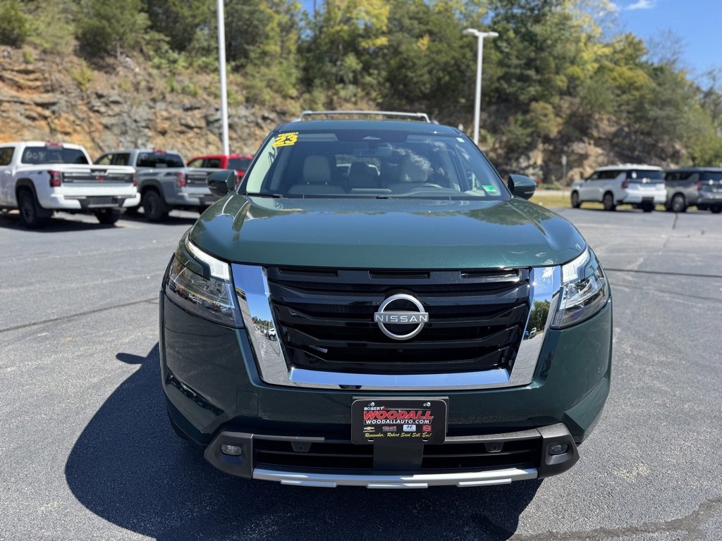 2023 Nissan Pathfinder SL photo 2
