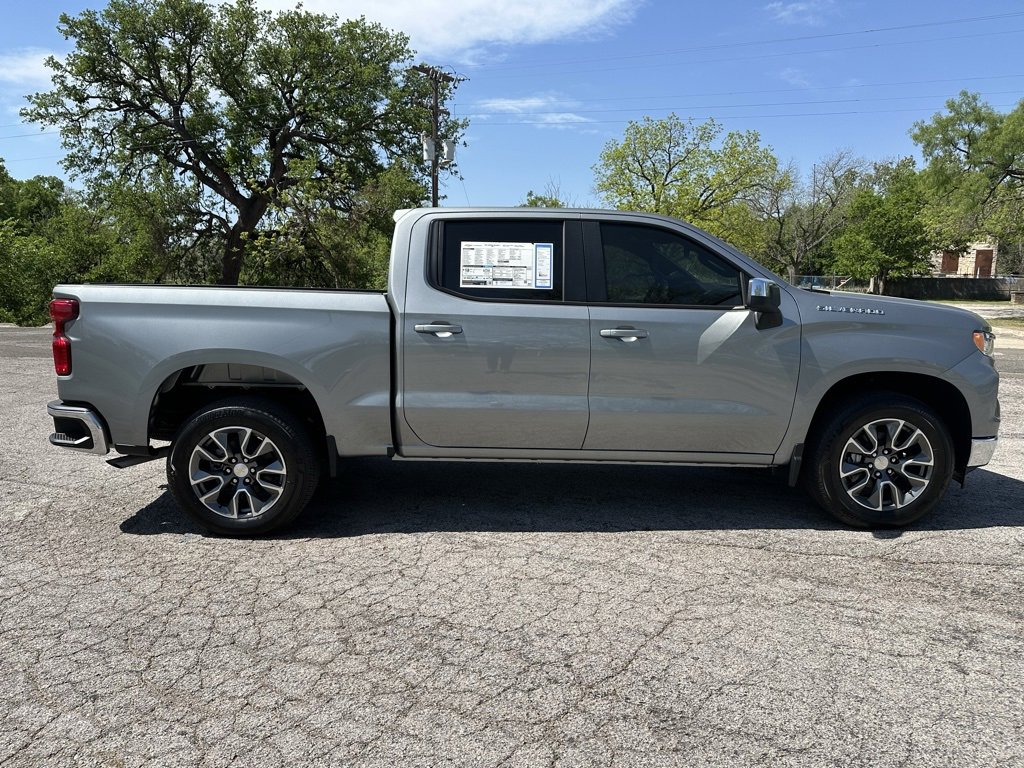 2025 Chevrolet Silverado 1500 LT photo 4