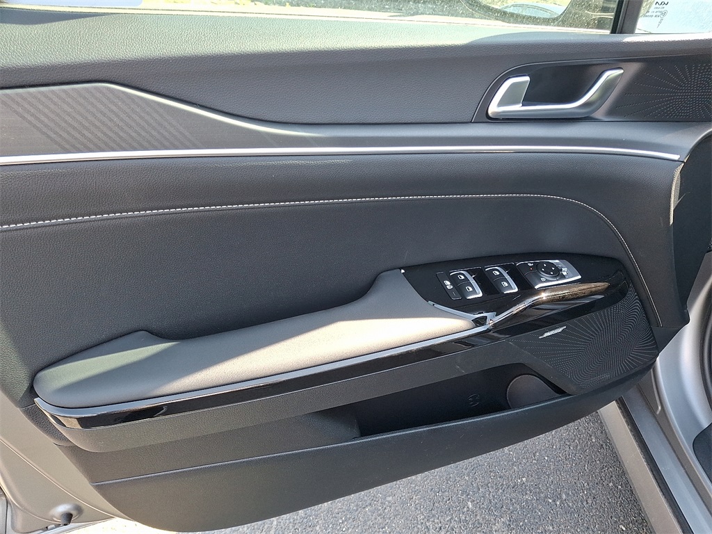 2025 Kia K5 GT-Line photo 12