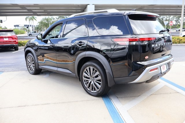 2022 Nissan Pathfinder SL photo 4