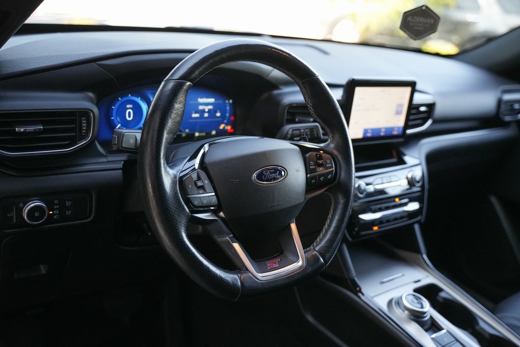 2022 Ford Explorer ST photo 18