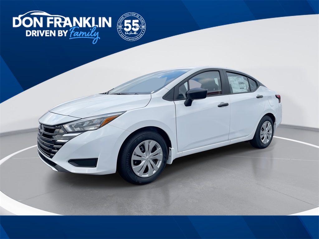 2025 Nissan Versa S's photo
