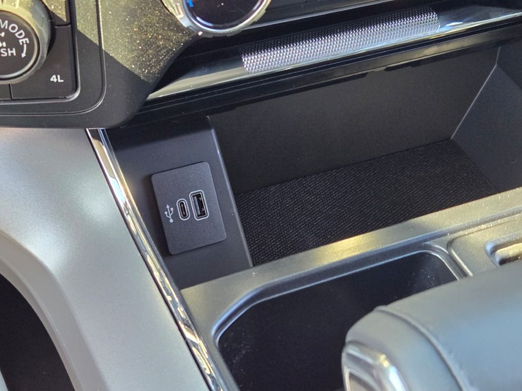 2025 Ford F-150 Lariat photo 28