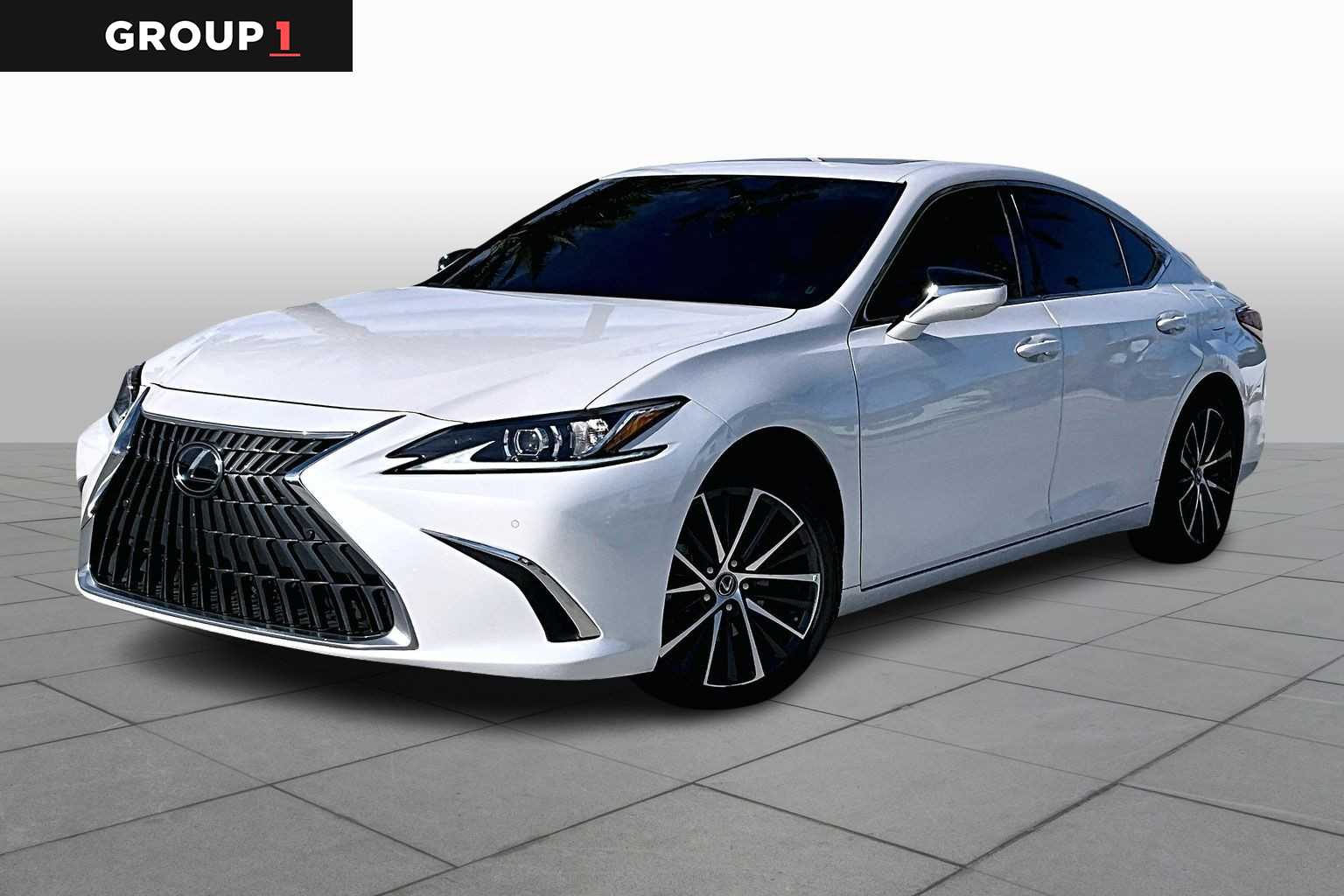 2024 Lexus ES Hybrid 300h's photo