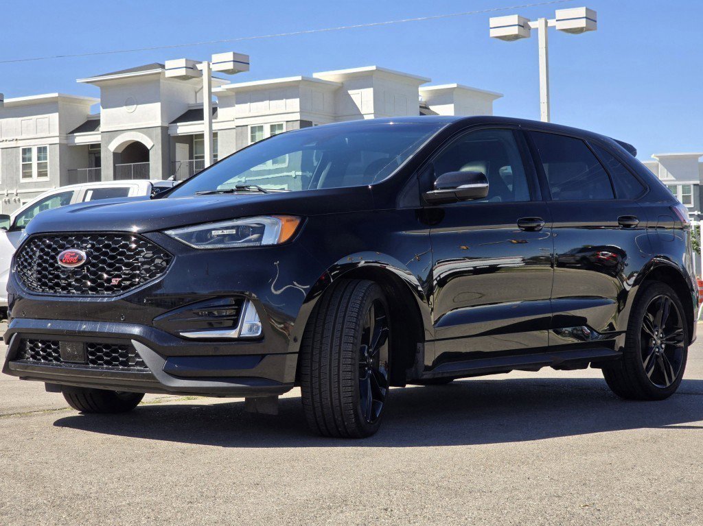 2019 Ford Edge ST photo 3