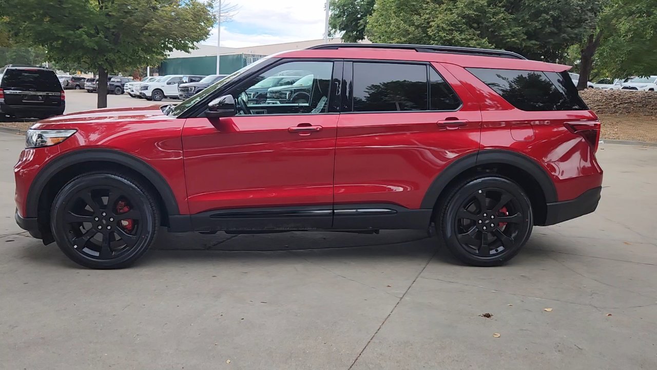 2023 Ford Explorer ST photo 4