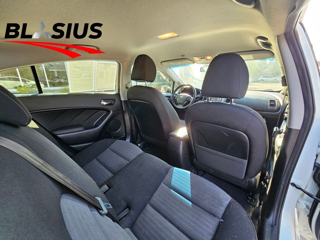 2017 Kia Forte S photo 18