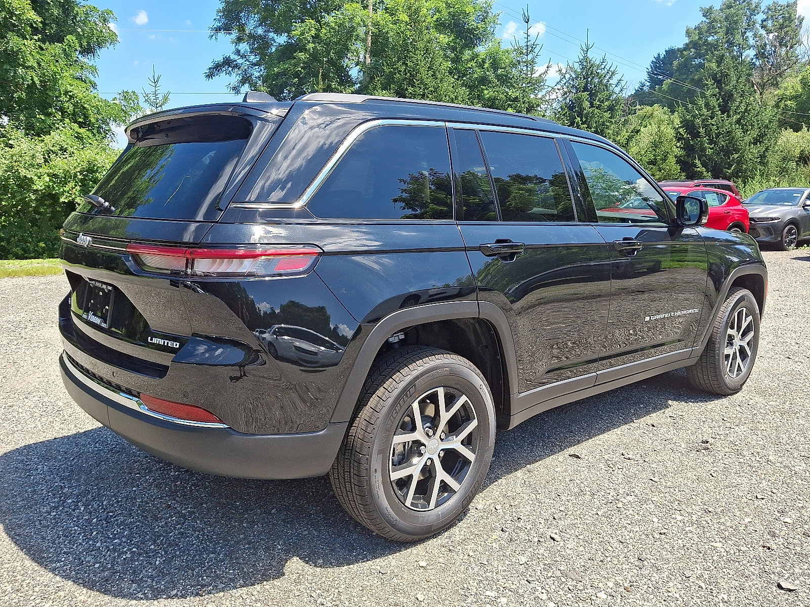 2025 Jeep Grand Cherokee Limited photo 3