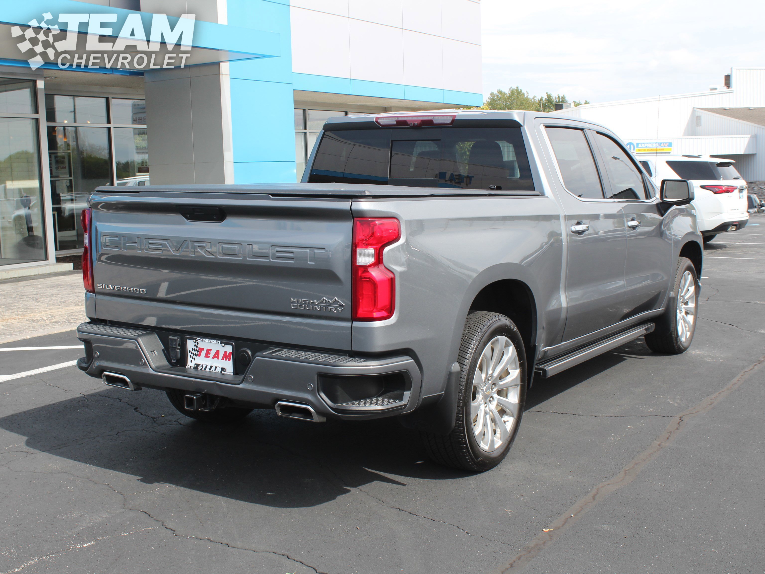 2022 Chevrolet Silverado 1500 High Country photo 3