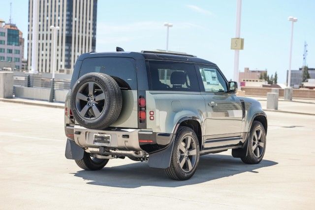 2025 Land Rover Defender 90 X-Dynamic SE photo 4
