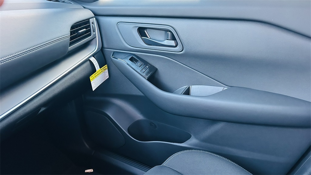 2025 Nissan Rogue S photo 24