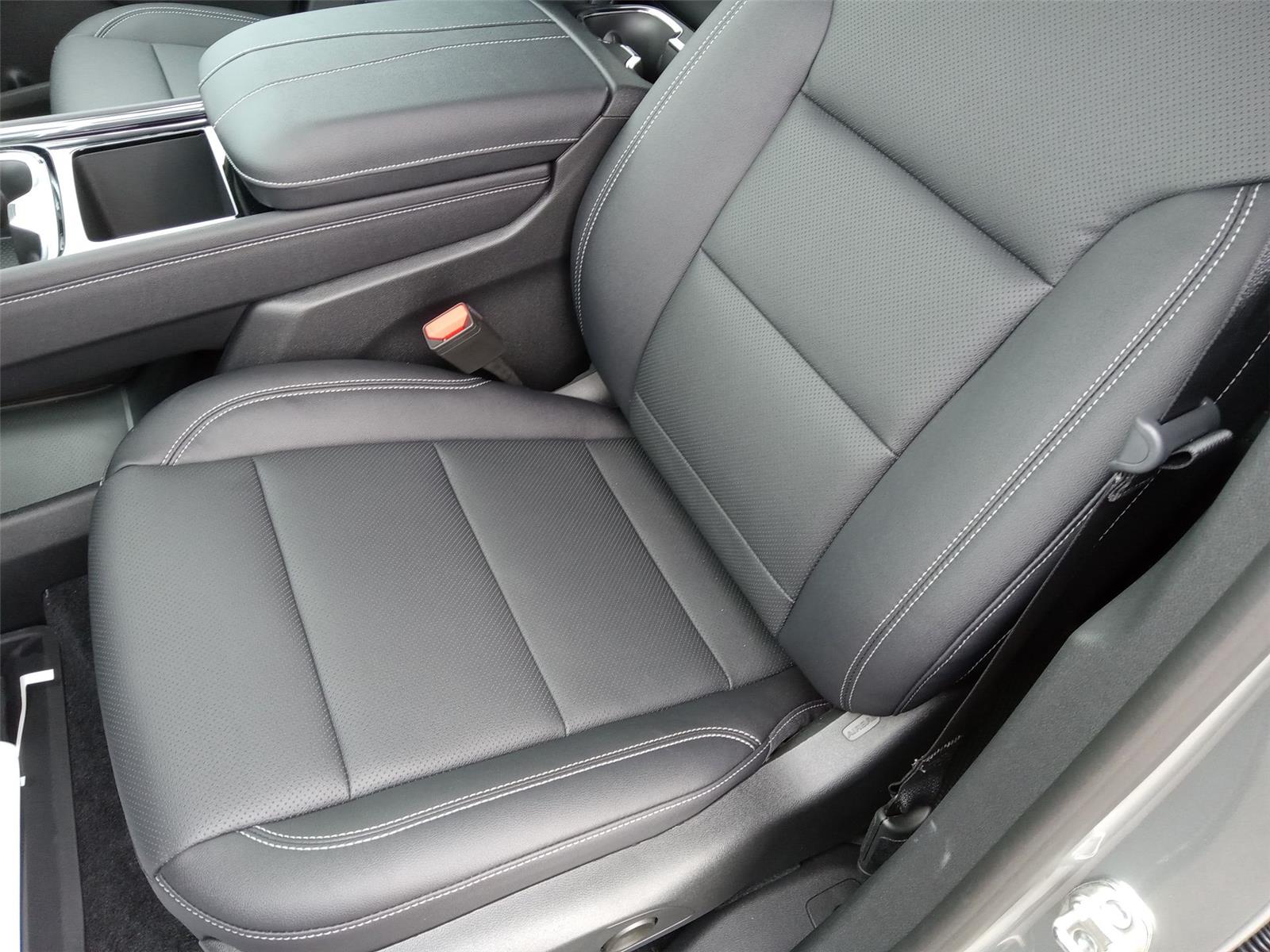 2026 Chevrolet Traverse photo 8