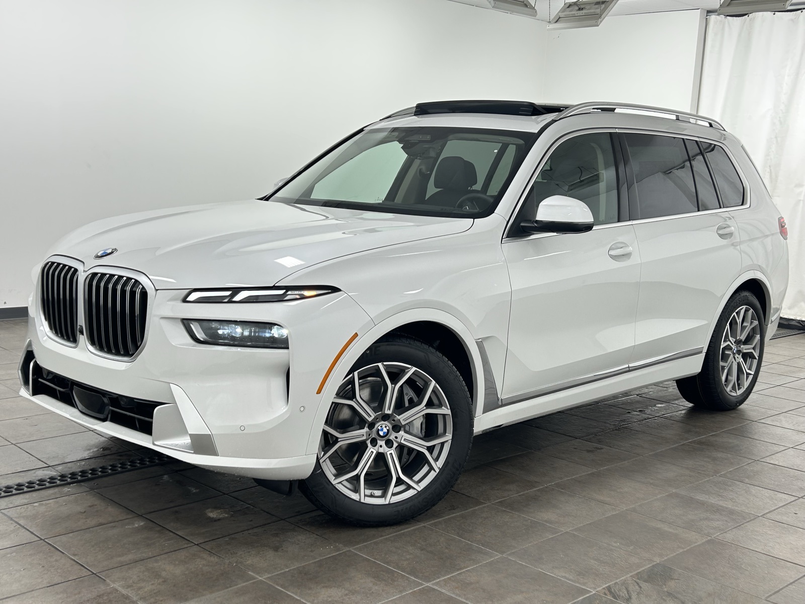 2026 BMW X7 40i's photo