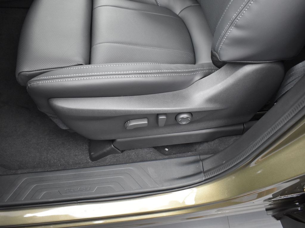 2025 Subaru Ascent Touring photo 8