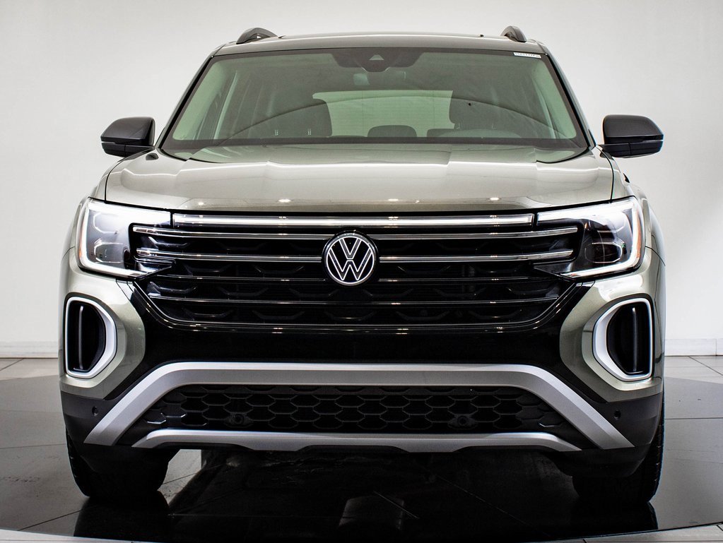2025 Volkswagen Atlas Peak Edition SE photo 2