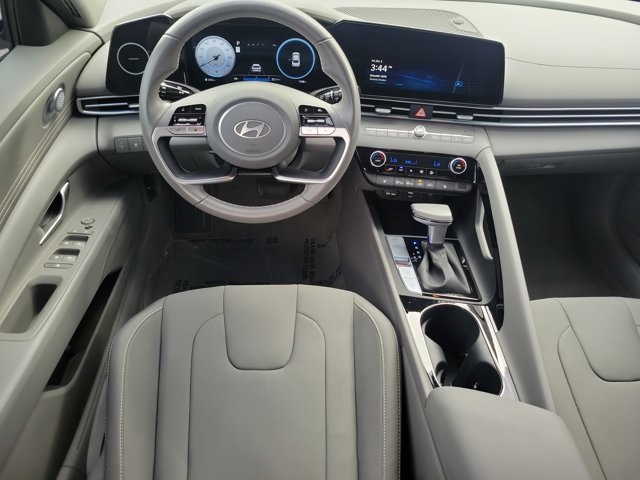 2025 Hyundai Elantra SEL Convenience photo 10