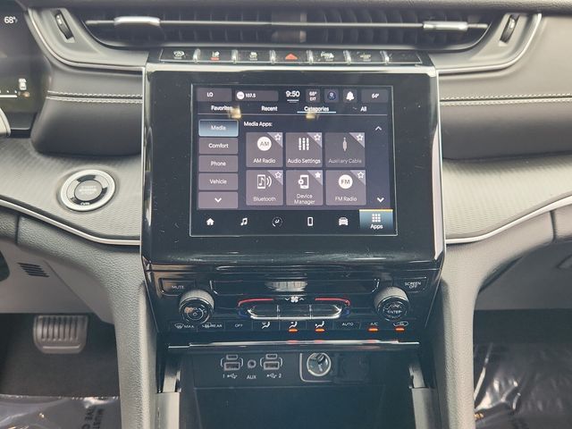 2023 Jeep Grand Cherokee Laredo photo 11