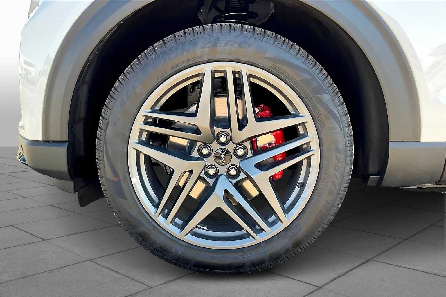 2025 Ford Explorer ST-Line photo 10
