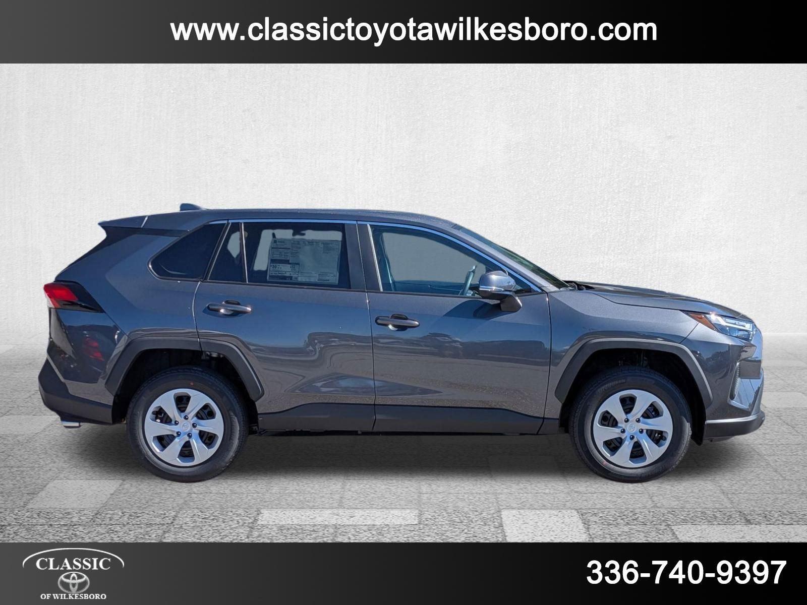 2025 Toyota RAV4 LE photo 4